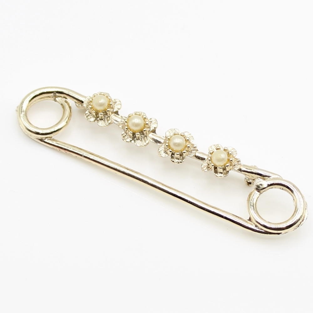 Vintage "pin" brooch with faux pearls